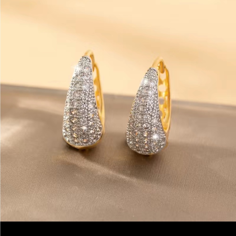 New Elegant 14K Gold Plated Sparkling Ladies Earrings - Picture 7 of 7